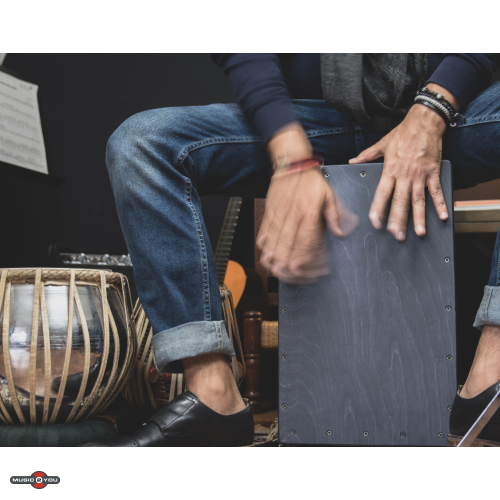 Hvad er en cajon? ? Alt du skal vide om det rytmiske tr?kasse-instrument