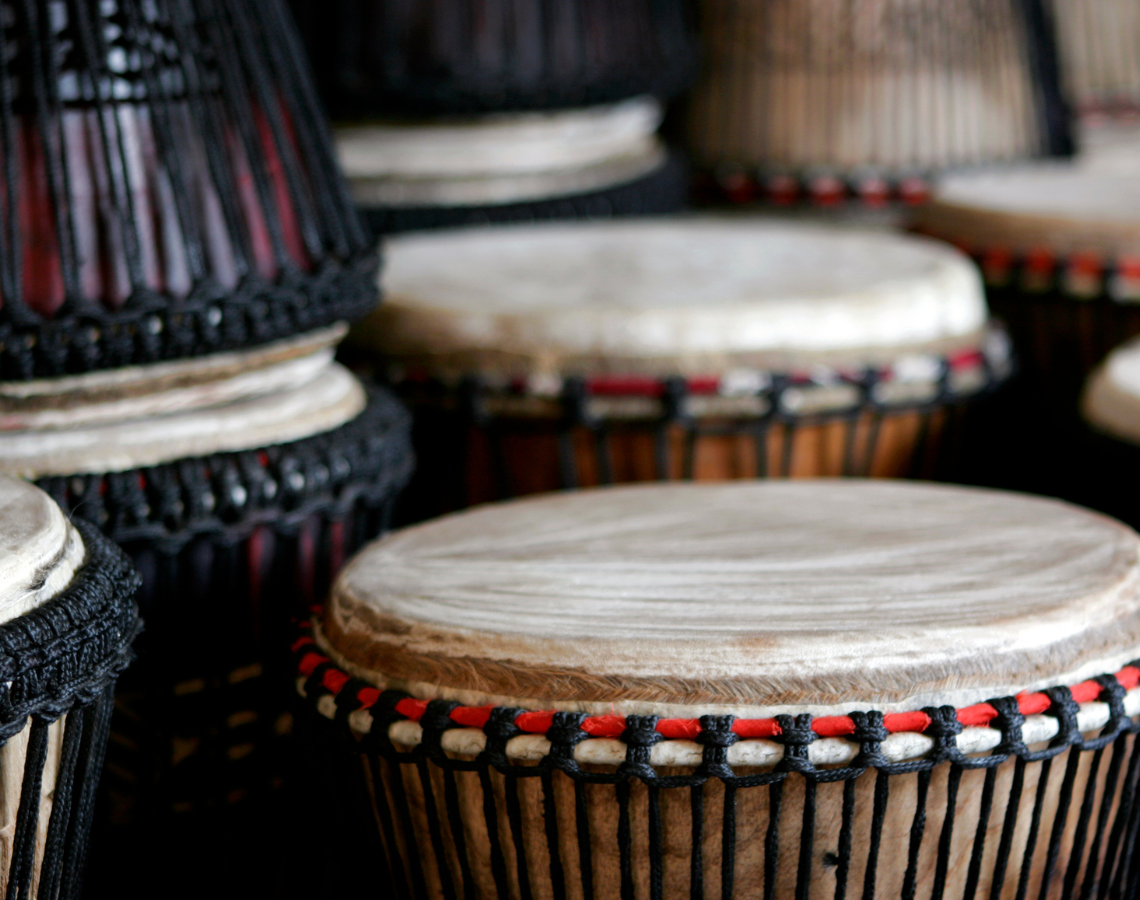 Percussion instrumenter – din guide til rytmens verden