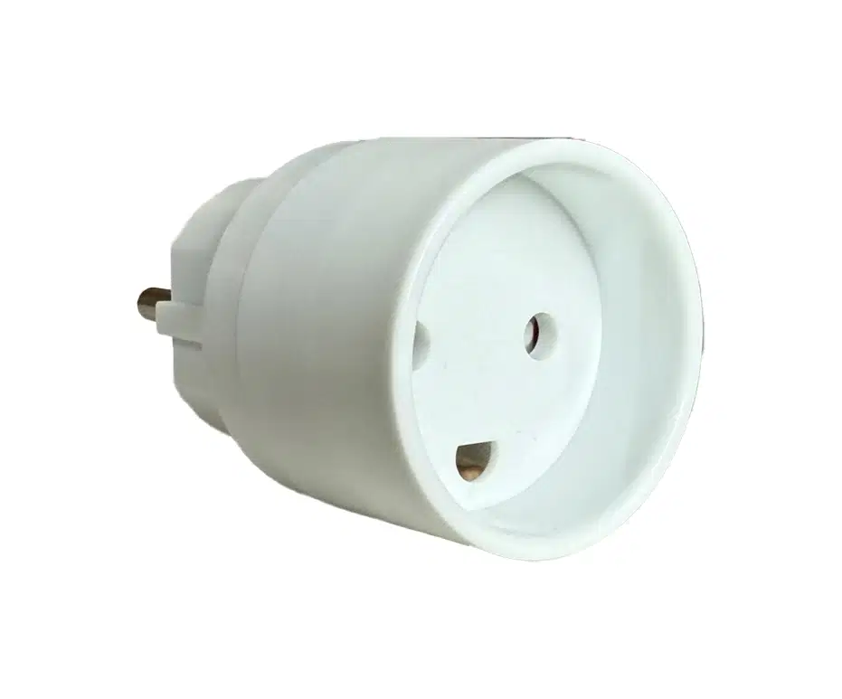 E-Line Stikprop Adapter fra - Schuko/Pind-jord til DK M/Jord, 250V, 16A, Hvid
