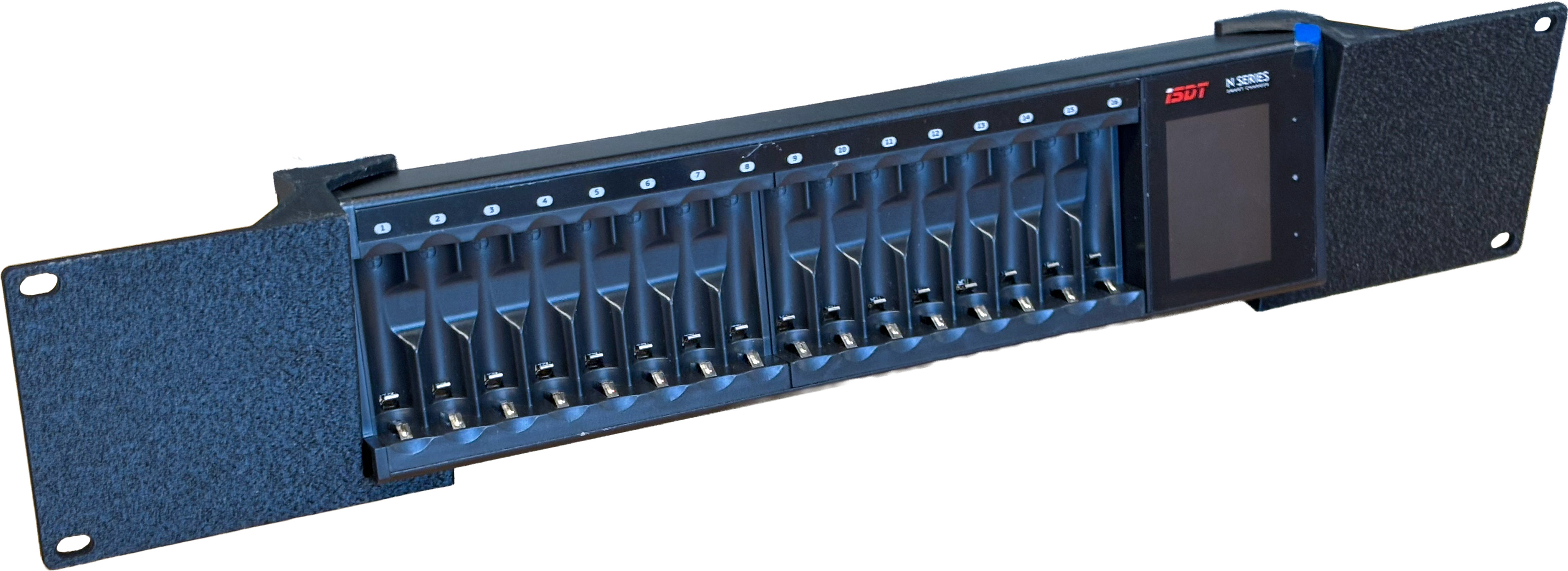 ISDT N16 Intelligent lader til 16 stk. AA / AAA Batterier - Med Rackbeslag