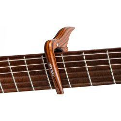 Ortega OCAPOCV-WND Capo til Elektrisk og Western guitar - Valn�d