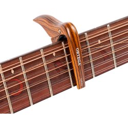 Ortega OCAPOCV-WND Capo til Elektrisk og Western guitar - Valn�d