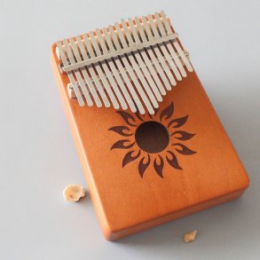 Kalimba i Solid Mahogni med 17 toner