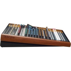 Tascam Model 16 Mixer med digital multitrack optager