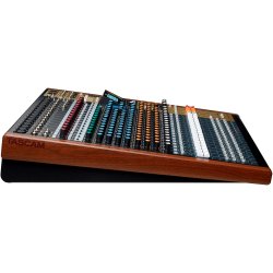 Tascam Model 24 Mixer med digital multitrack optager